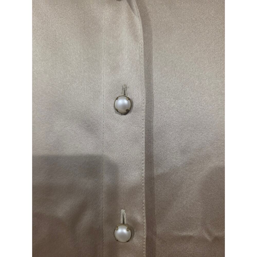 Ann Taylor 100% silk button down blouse - Picture 5 of 8
